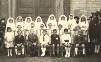 Eerste communie te Doel in 1944