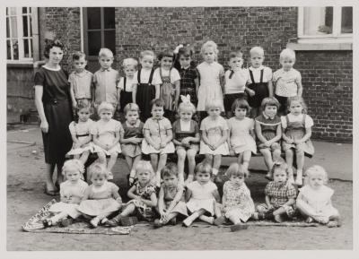  Priester Poppeschool Elversele derde kleuterklas ca. 1960