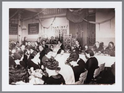 Feest in zaal Patria