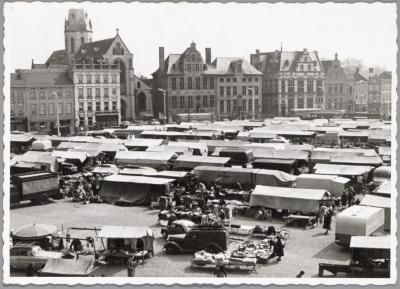 Marktdag op de Grote Markt, Sint-Niklaas