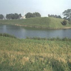Omwalling en wal Fort Liefkenshoek