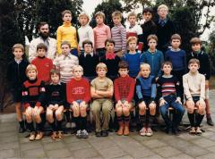 Klasfoto meester Raf Van Mieghem jongens Sinaai 1979 - 1980