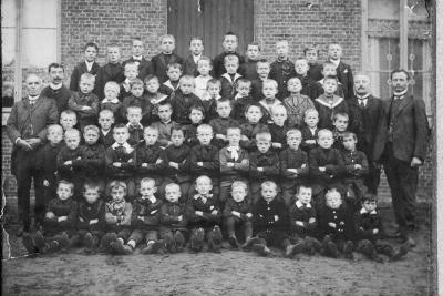 Klasfoto jongensschool Sinaai 1909
