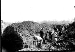 Soldaten oefeningen (9): schop in loopgraaf